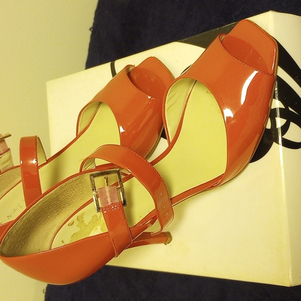 Patent leather peep toe